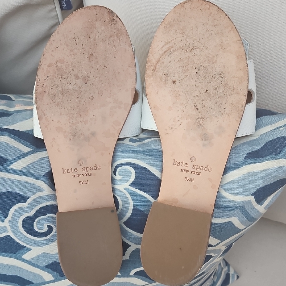 Kate Spade White and Gold Sandals with Fringe Detail Used Great Condition - Picture 4 of 6